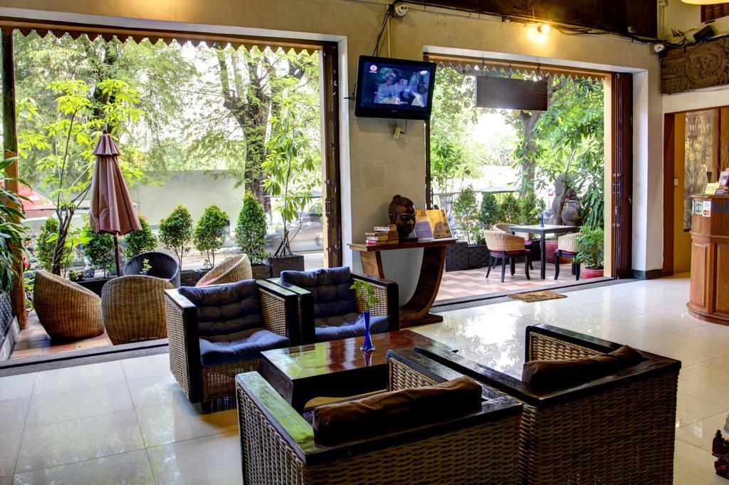 Rs II Guesthouse Phnom Penh Exteriör bild