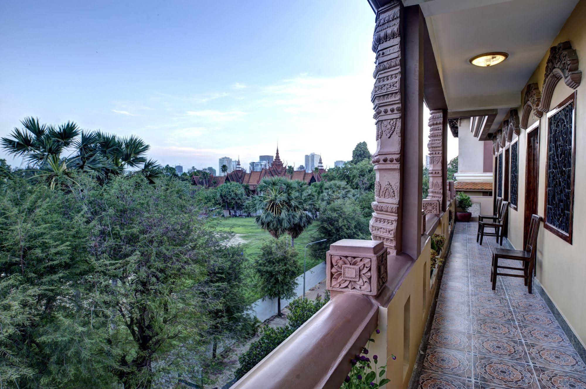 Rs II Guesthouse Phnom Penh Exteriör bild